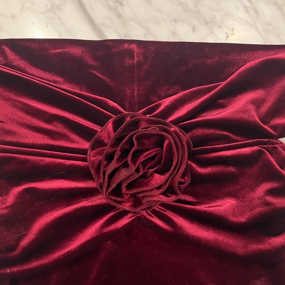 Reformation velvet off the shoulder top. Worn once! - Picture 7 of 7